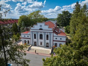 Teatr Dworski, Siedziba Gminnego Ośrodka Kultury