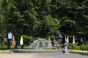 Deptak i fontanna ze słoniami